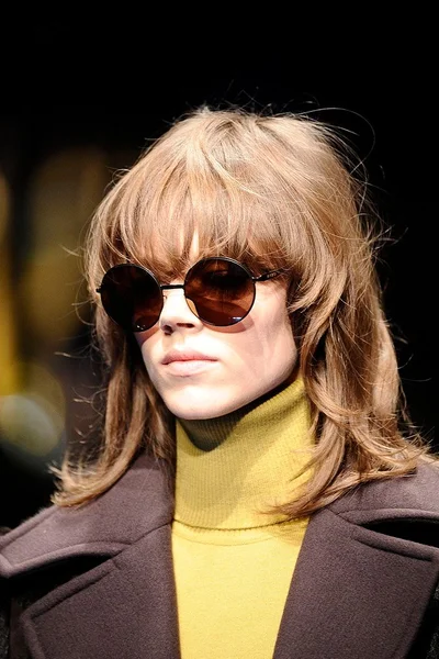 Look 16